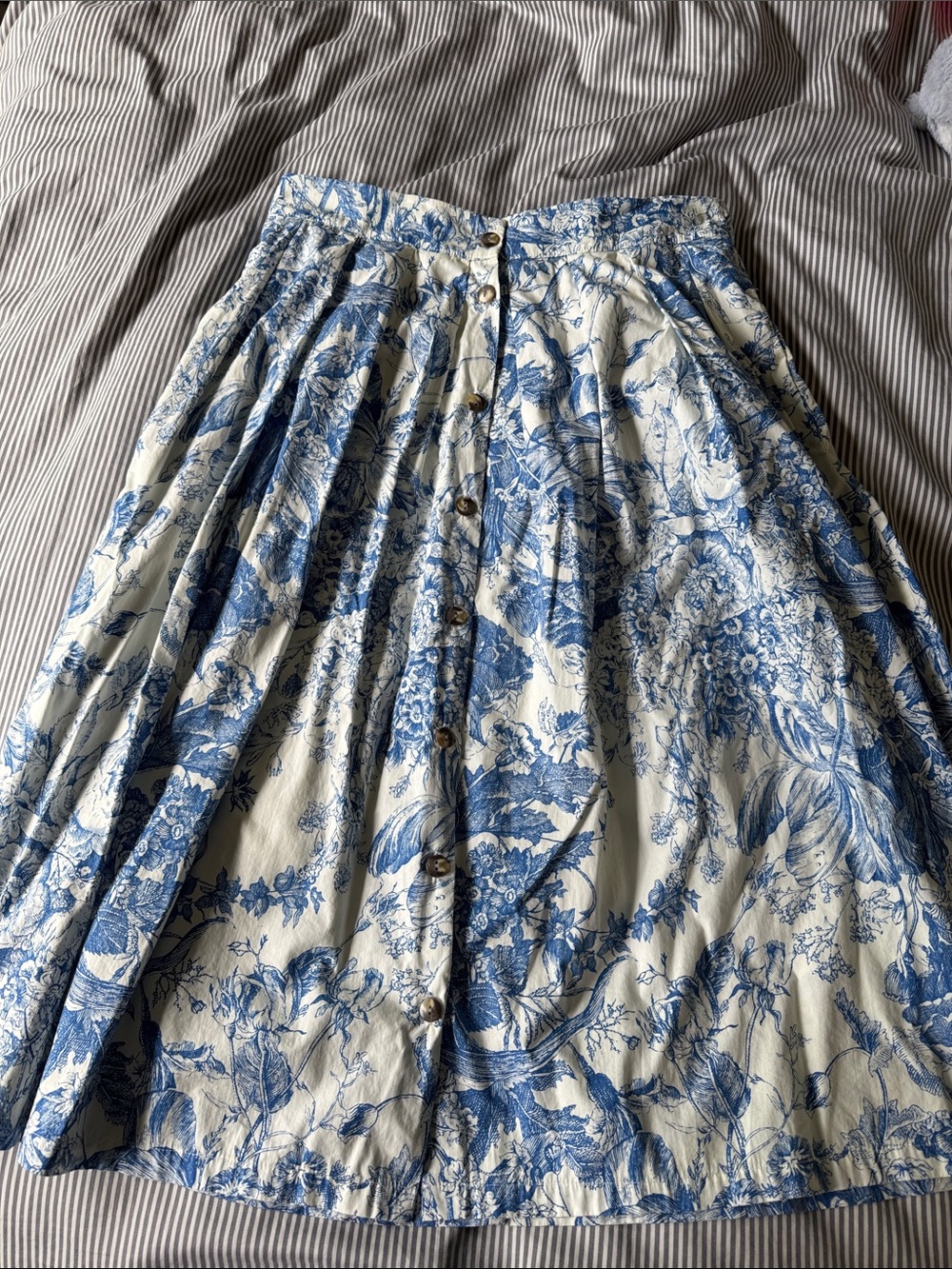 Amour Vert Mariah White and Blue Floral Pattern Cotton Skirt Womens L